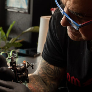 Tom Tattoo tattooing