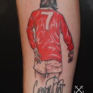 Ritratto realistico del calciatore George Best di schiena