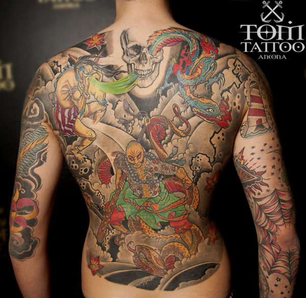 Tatuaggio giapponese a colori con Samurai, serpenti e demone