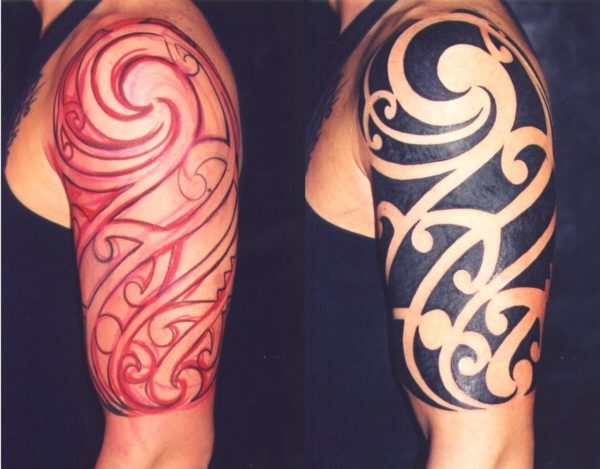 Tatuaggio maori disegnato a mano libera sul braccio