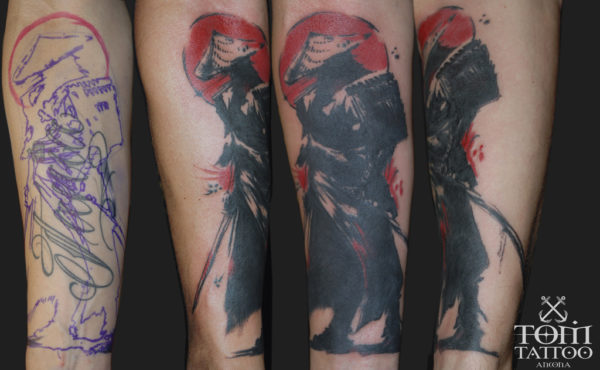 Copertura di un vecchio tatuaggio con un samurai