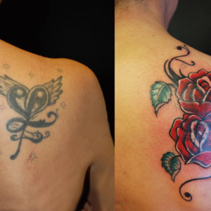 Copertura di un vecchio tatuaggio con 2 rose rosse
